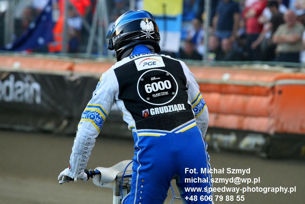 Gospodarze rozdawali karty