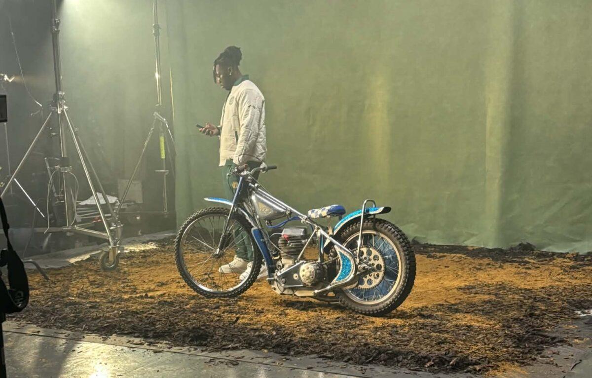 Chelsea F.C. pamięta o żużlowcach. Odsłaniamy kulisy projektu klubu z Premier League