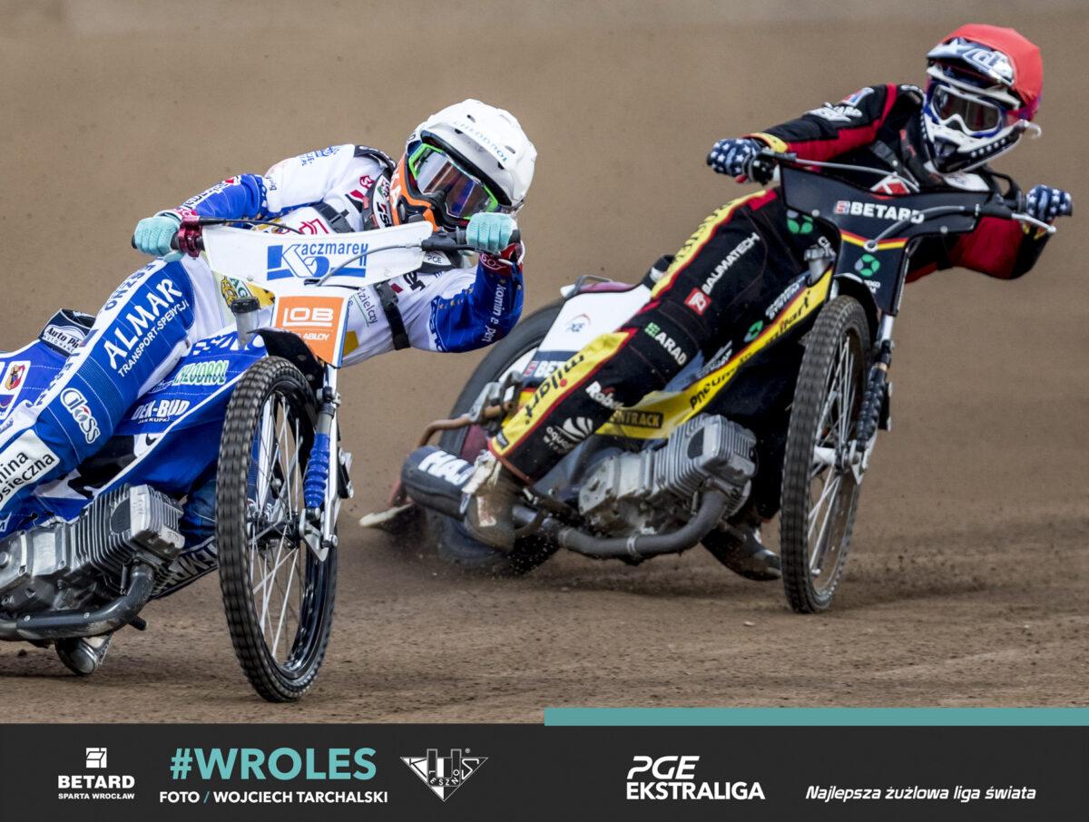 Kolejna wyjątkowa, żużlowa noc we Wrocławiu (relacja z meczu #WROLES)