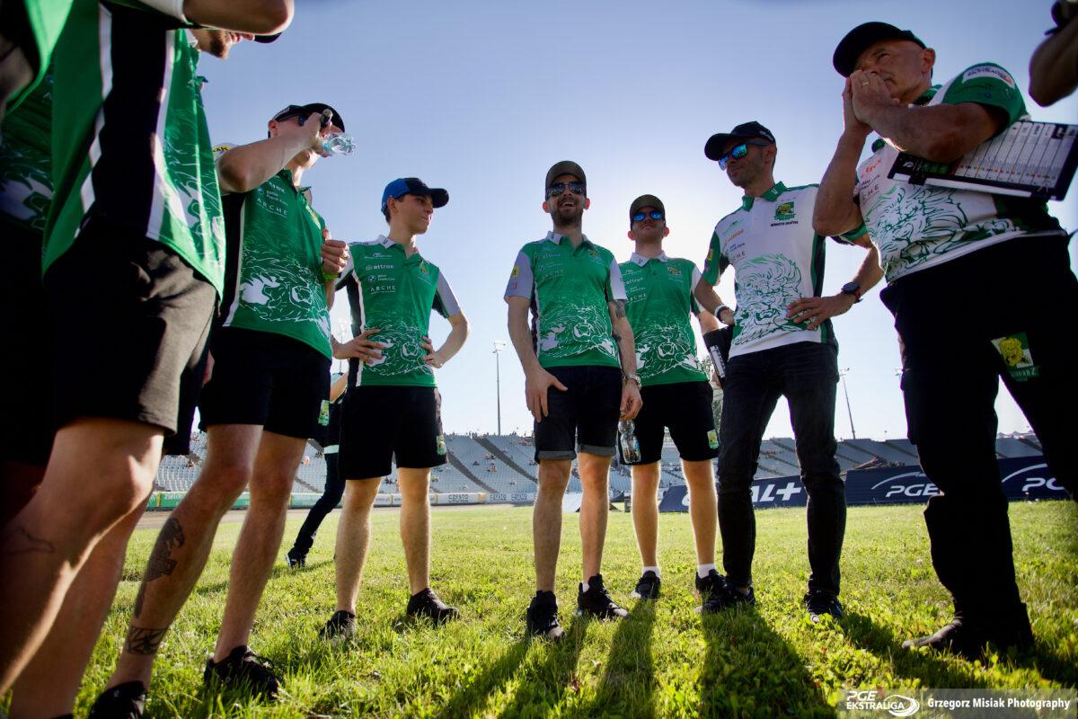 Biało-Zielony Mikołaj na mieście w Częstochowie